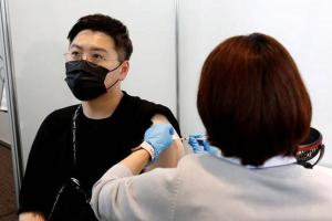 Covid 19: Japan suspends use of Moderna Vaccines