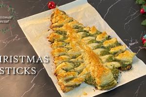 Christmas, New Year or any good day of yours, you can make this Baked Spinach Tree at your comfort!