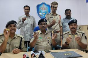 Gandhi Nagar Police Seizes 1 KG of Gold in Pre-Election Vehicle Check