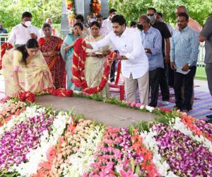 Jagan pays homage to YSR 